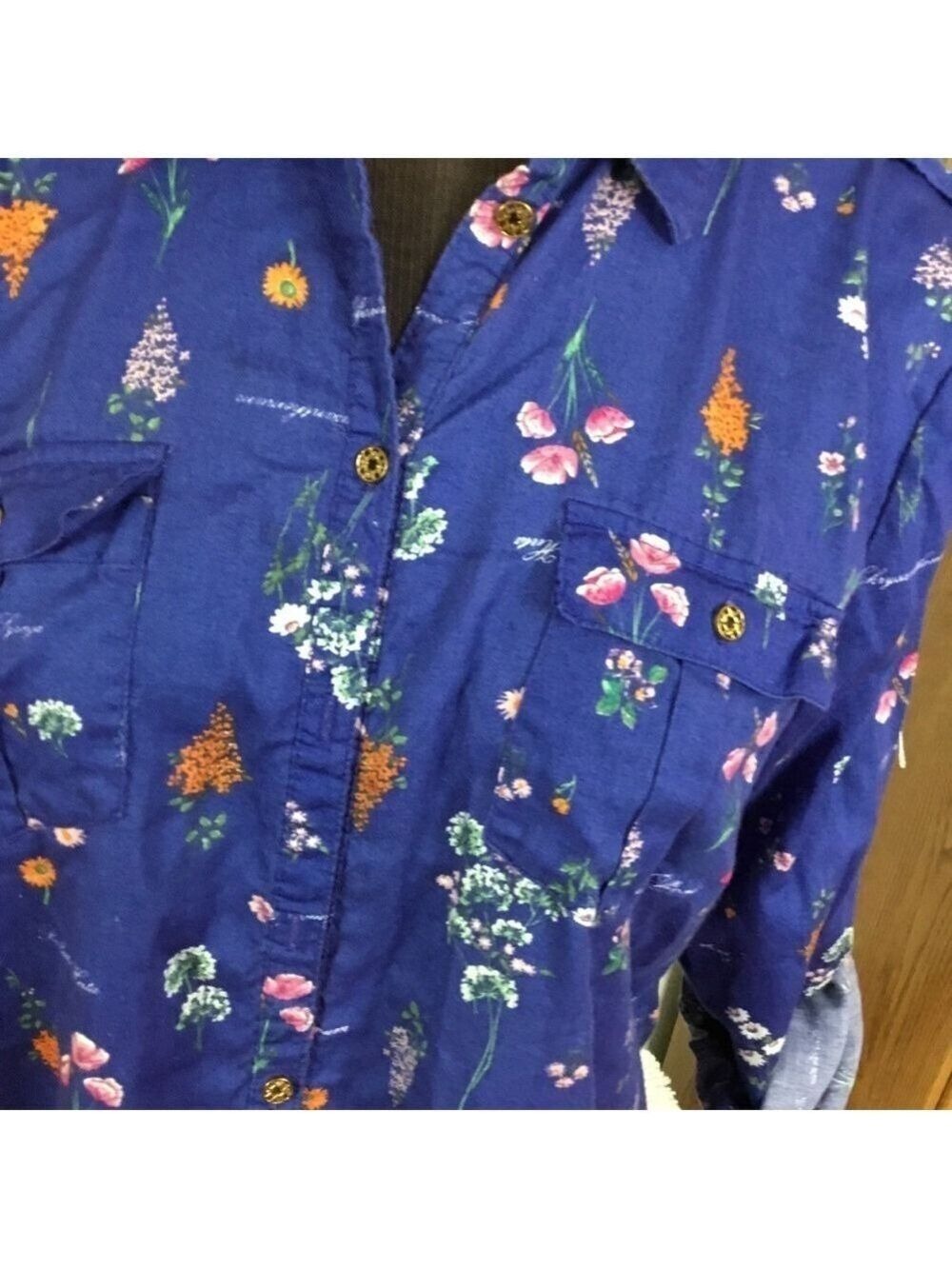 JACLYN Smith XL royal blue floral button down roll sleeve top - Picture 9 of 16